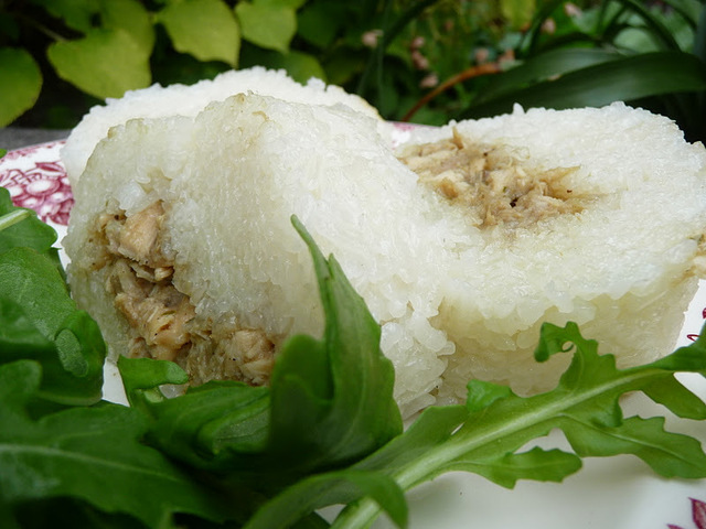 Lemper ayam: Roulé indonésien de riz gluant au poulet et au combava