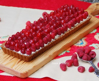 Raspberry and white chocolate tart / Tarte de framboesas e chocolate branco.