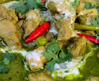 Thai Green Chicken Curry (Kaeng Khiao Wan Gai)