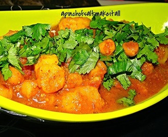 Aloo chole - Haldiram style - Chickpea and potato curry