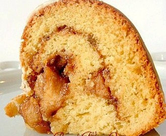 Old Fashioned Sour Cream Cake With Apple - Nut Filling
