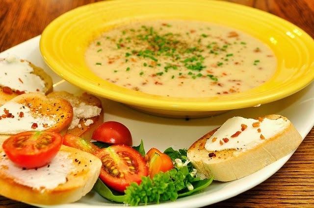 Recette de soupe de pommes de terre au fromage (Equateur, Amérique du Sud)
