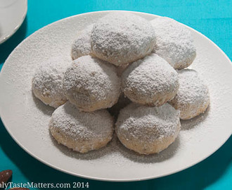 Gluten-free Kourabiedes {Greek Christmas Cookies}