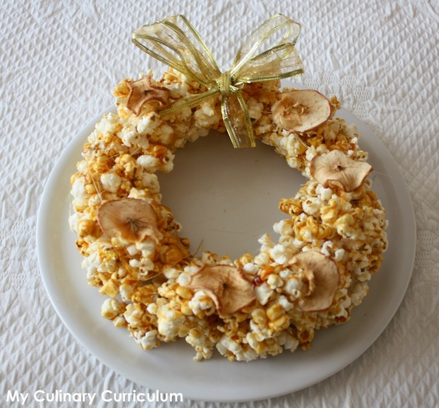 Couronne de Noël en pop-corn (Popcorn Christmas crown)