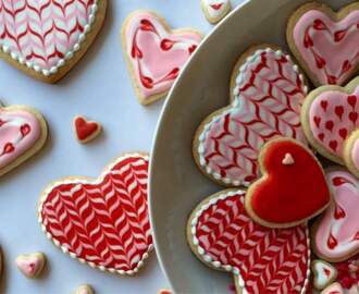 Cómo decorar galletas en forma de corazón con glasa real