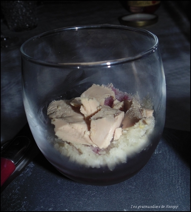 Verrine de foie gras au confit d'airelles