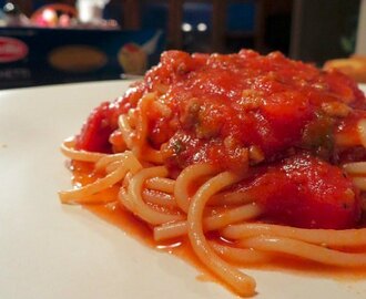 Easy Spaghetti Sauce Recipe – Just 5 Ingredients