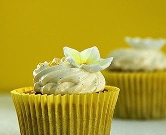 Vanille-Cupcakes mit Aprikosen-Füllung