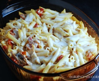 Easy Chicken Alfredo Pasta Bake with Sun-Dried Tomatoes