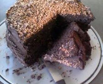 DELICIOUS MOIST CHOCOLATE CAKE