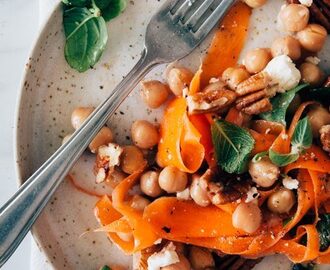 Salade met kikkererwten en wortellinten - Uit Pauline's Keuken