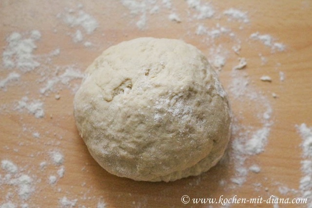 Grundrezept: Pizzateig/ Basic recipe: pizza dough