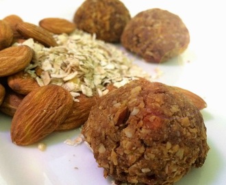 Vegan Coconut, Oat & Almond Cookies