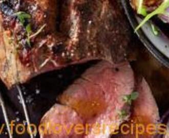 FILLET OF BEEF WITH ROASTED ONION AND ROCKET SALAD