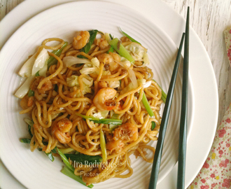 Mie Goreng ( Indonesian Fried noodles )