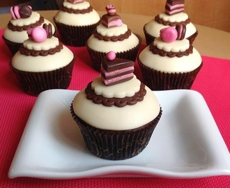 Čokoládové cupcakes zdobené marcipánem