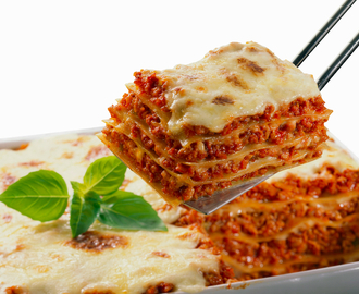 Lasagne al forno: la ricetta perfetta per fare pasta, besciamella e ragù