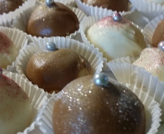 Boules surprises à la noix de coco, glaçage chocolat