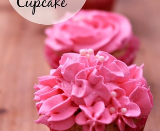Strawberry roses cupcake: vanilla bean cupcake with strawberry filling and a rosewater chocolate buttercream frosting