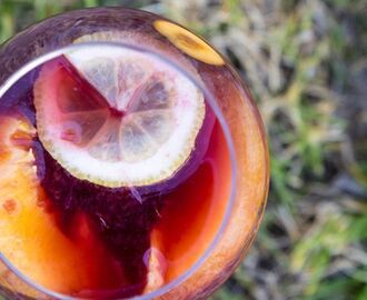 Yhdistä punaviini ja persikka – sangria on juoma parhaasta päästä