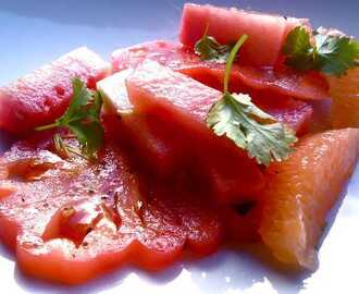 Vattenmelonsallad med blodgrape och tomat