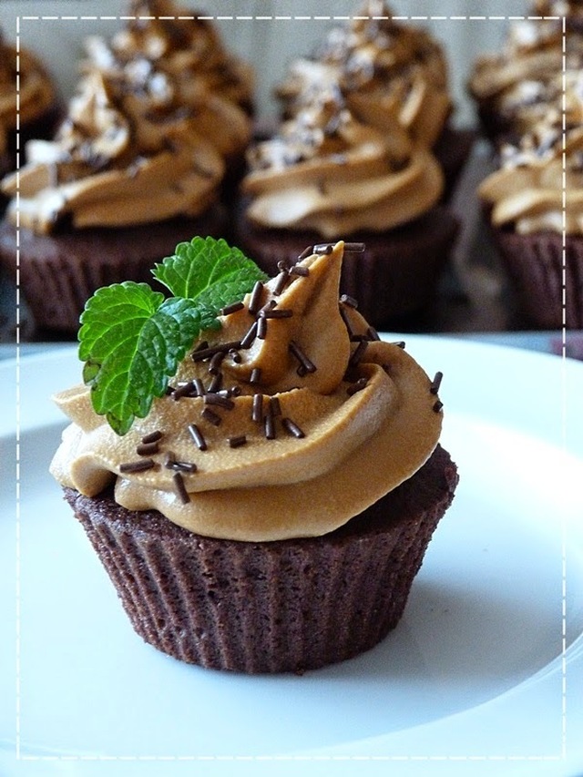 Čokoládové cupcakes s karamelovým krémem
