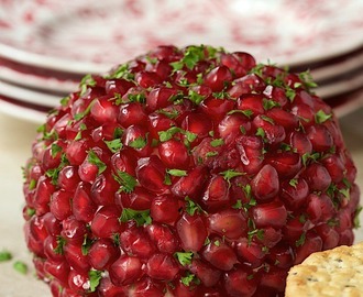 Pomegranate, Parsley and Pecan Cheeseball