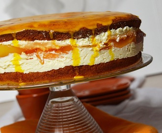 Tort dyniowy z masą serową i brzoskwiniami