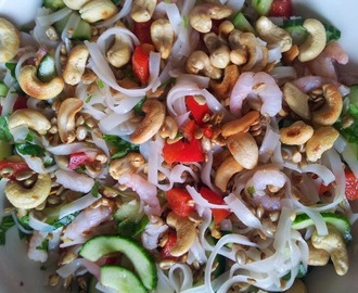Thai nuudelisalaatti