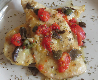 Pollo alla siciliana con olive, capperi e pomodorini