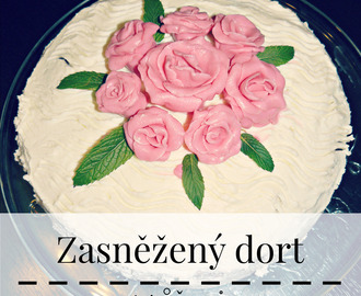 Zasněžený dort s růžemi