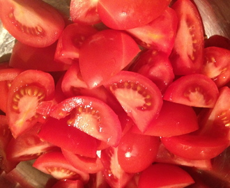 Hjemmelavet tomatsuppe m. basilikum