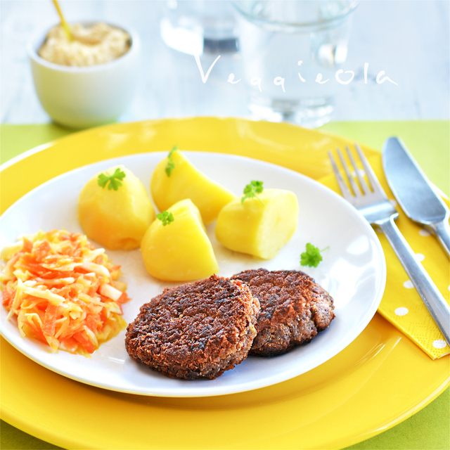Klasyczny obiad – ziemniaki, surówka i (nie) mięso