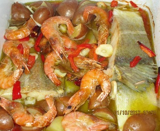 Bacalhau no forno com camarão e batatas