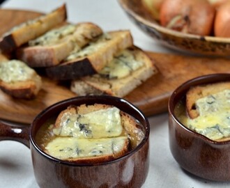 Francuska zupa cebulowa (zapiekana z grzankami z chleba na zakwasie i lazurem)