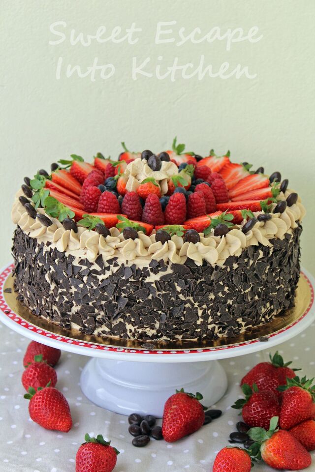 Tort czekoladowo - kawowy z owocową koroną i 5 urodziny bloga! :)