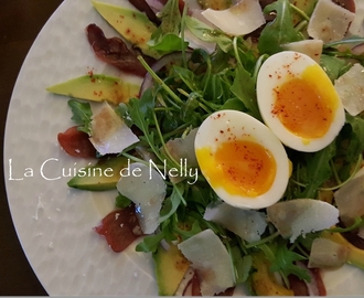 Salade au Magret de Canard, Avocat, Oeuf Mollet, Parmesan, Vinaigrette Framboise