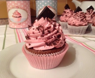Brownie cupcakes s malinovým krémem