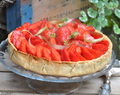 Tarte aux fraises, confit de rhubarbe et sablé épeautre-noisette
