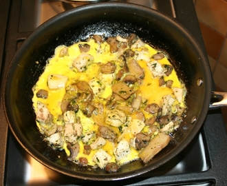 Omelette au champignons et blanc de coquelet