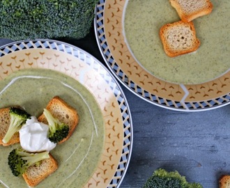 Brokolicový krém s modrým sýrem / Creamy brocolli soup with blue cheese