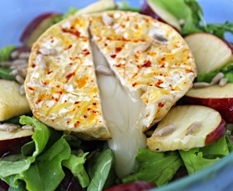 Salát s grilovaným kozím sýrem / Salad with grilled goat cheese