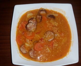 Zupa z soczewicy czerwonej z kiełbasą