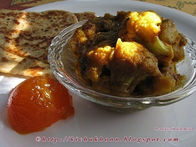 Aloo Phulkopir Dom ar Porota / Alu Gobi ki subzi and Paratha - hearty winter breakfast