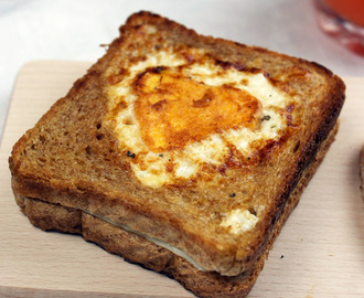 Śniadanie od serca, czyli tosty z jajkiem, bazylia i serem