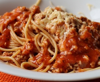 Spaghetti z mięsem mielonym z sosem pomidorowym szybki przepis