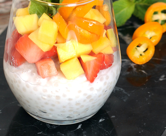 Tapioka ryżowa z mlekiem kokosowym i owocami