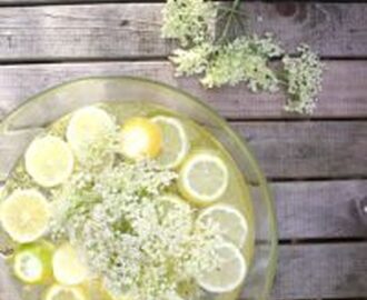 3 jednoduché recepty na domácí bezinkové limonády