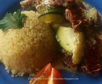 Quinoa (komosa ryżowa) z warzywami w sosie jogurtowym