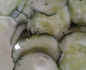 komkommer salade met yoghurt dille dressing
